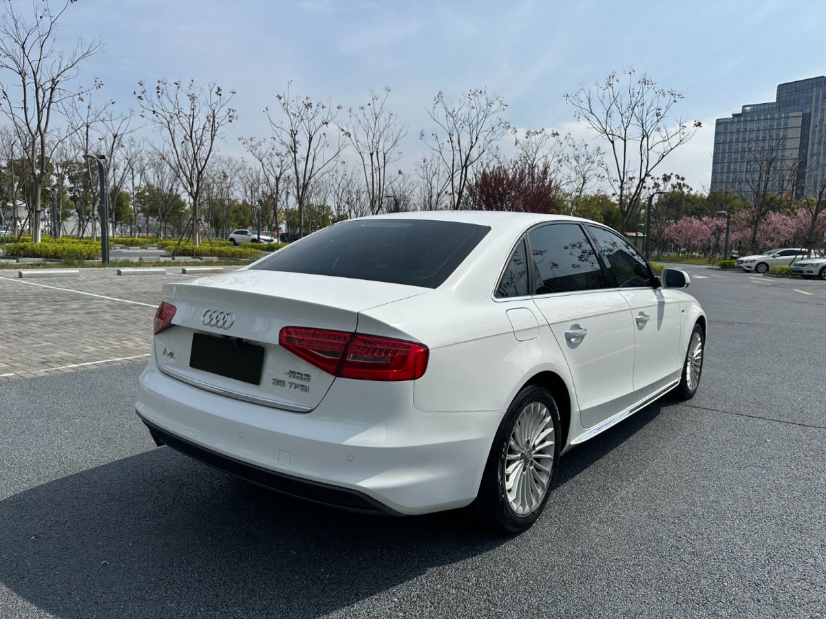 2016年4月奧迪 奧迪A4L 2016款 35 TFSI 2.0T  典藏版 S LINE 舒適型