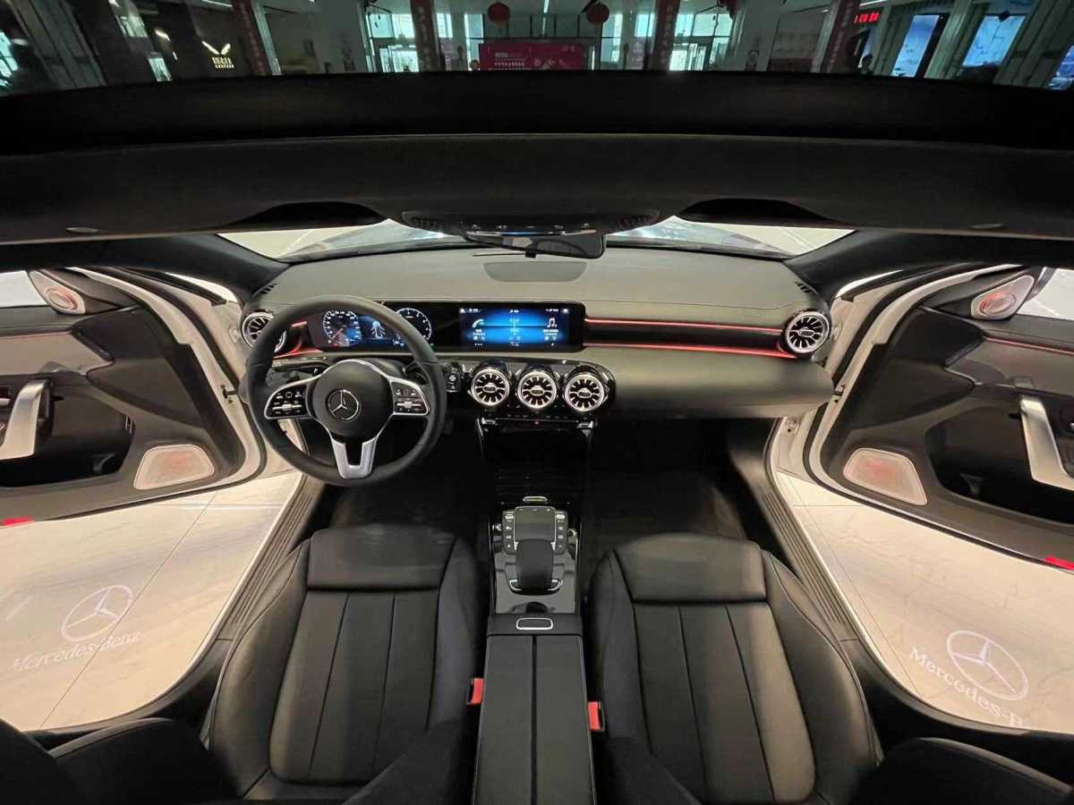 2022年5月奔驰 奔驰A级  2020款 改款 A 200 L 运动轿车动感型