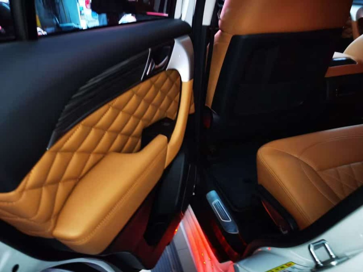 哈弗 H9  2022款 2.0T 汽油四驅(qū)豪華型 7座圖片