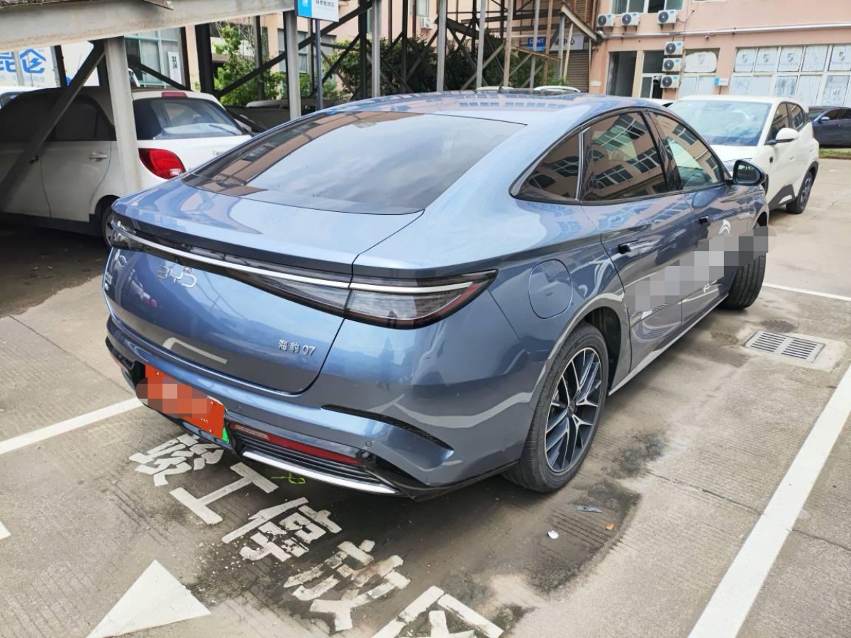 比亞迪 海豹07 DM-i  2025款 DM-i 1.5L 125km 尊貴型圖片