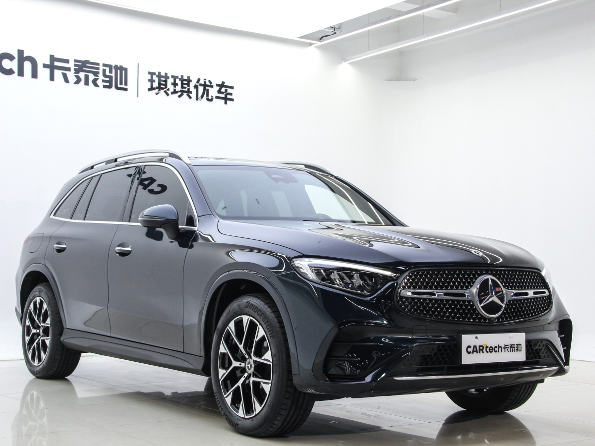 奔驰 奔驰GLC  2023款 改款 GLC 260 L 4MATIC 豪华型 5座图片