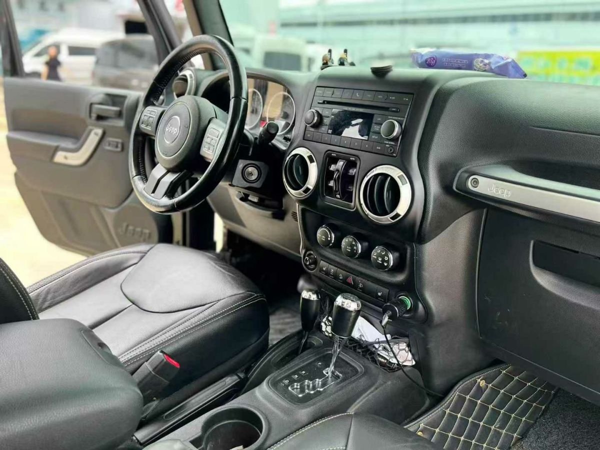 Jeep 牧馬人  2017款 2.8TD Sahara 四門舒享版圖片
