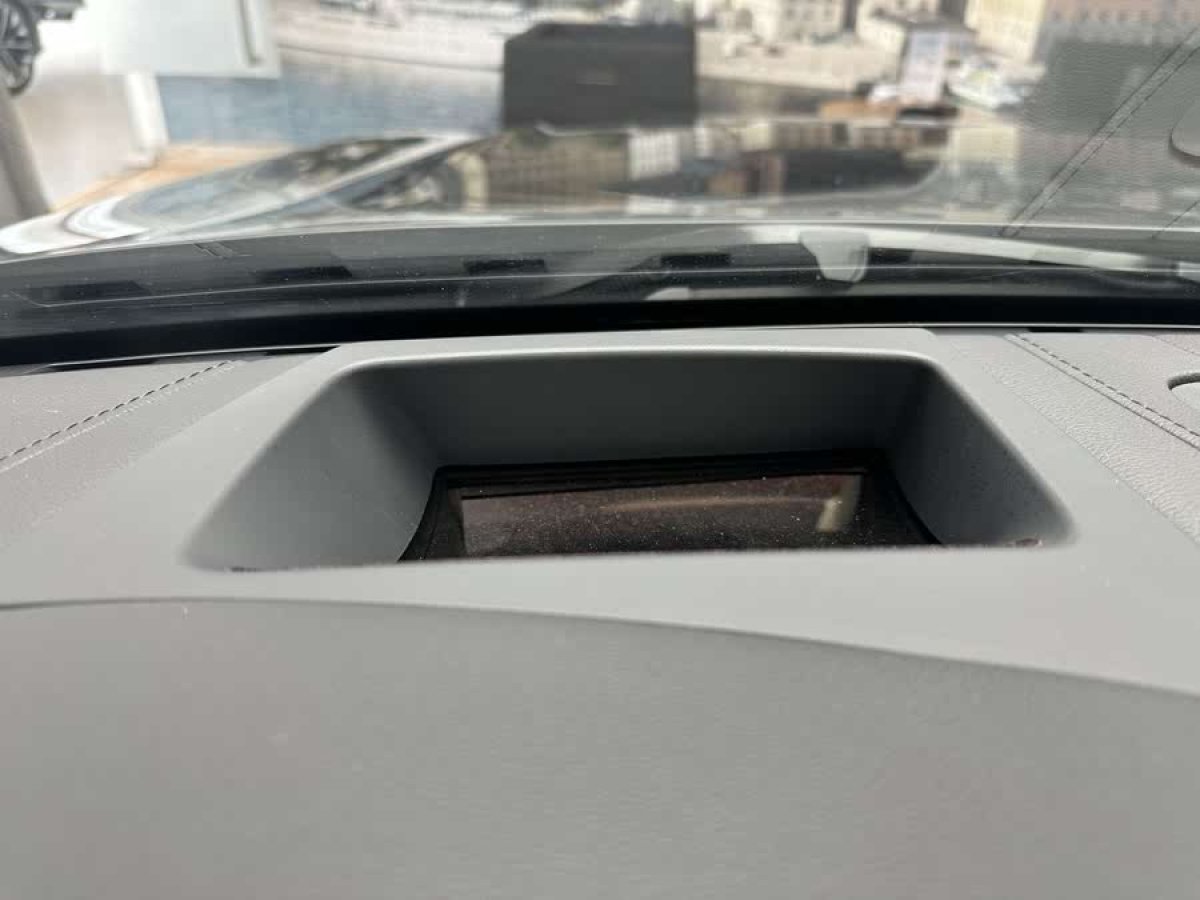 沃爾沃 S90新能源  2025款 插電式混動 四驅長續(xù)航智雅豪華版圖片