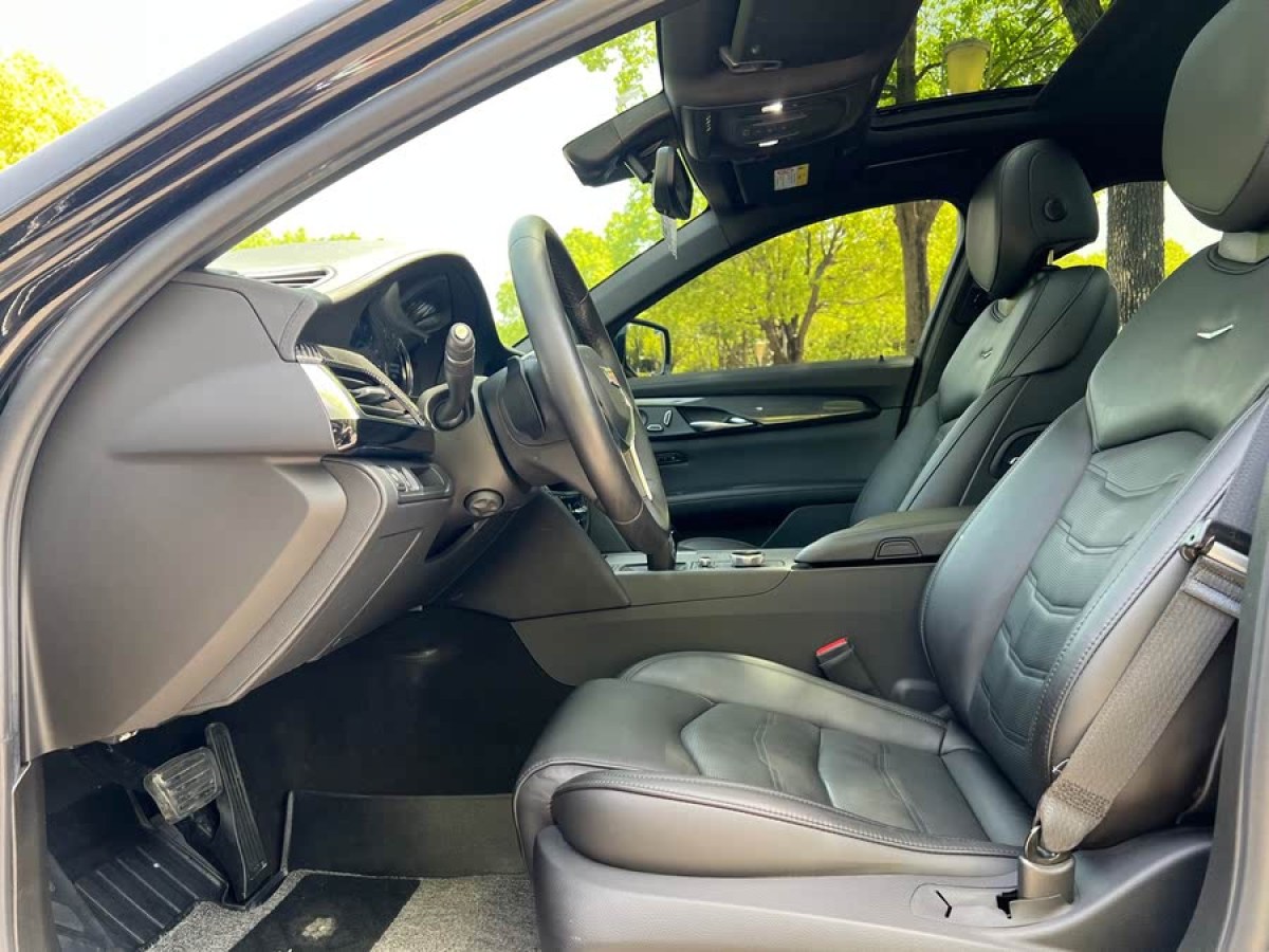 凱迪拉克 CT6  2020款 改款 28T 領(lǐng)先運(yùn)動(dòng)型圖片