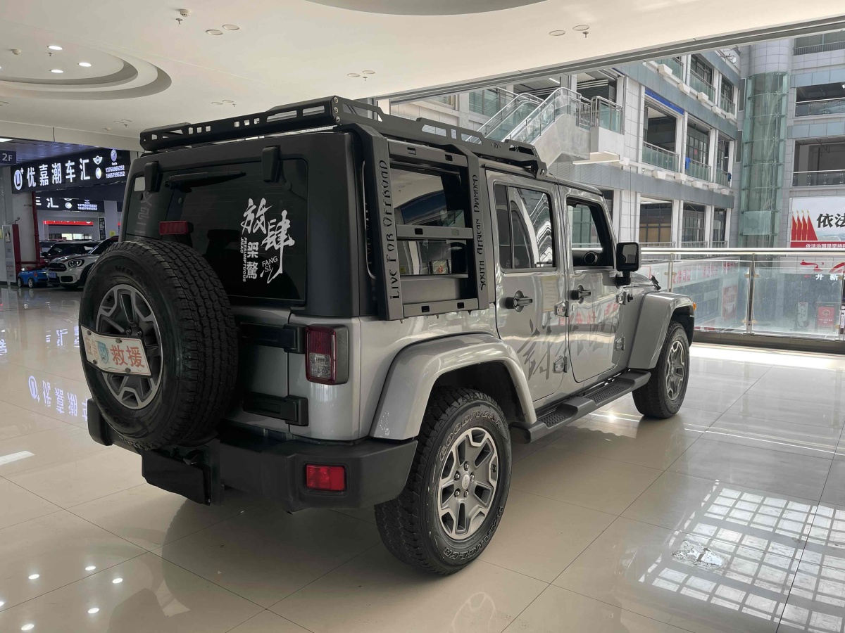 Jeep 牧马人  2017款 3.0L Sahara 四门舒享版图片