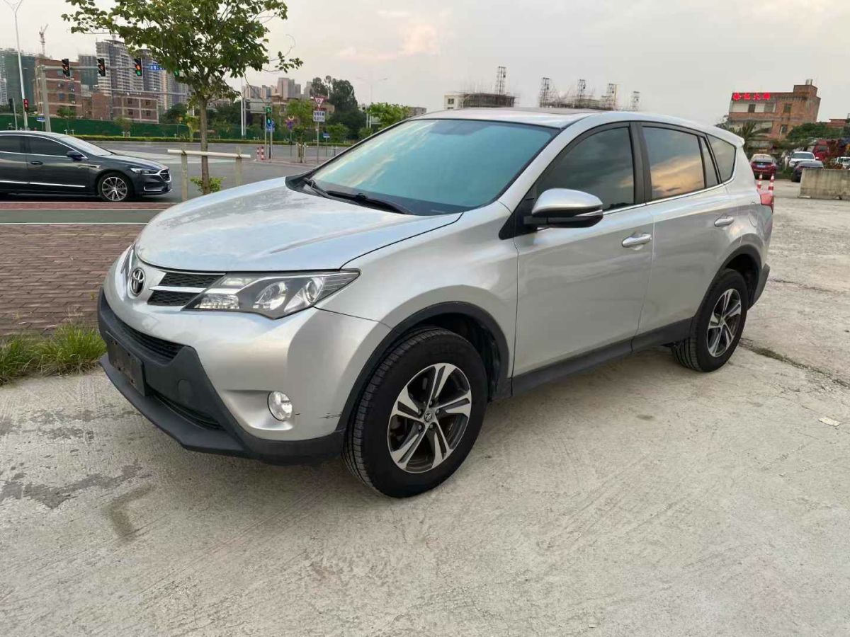 2015年1月豐田 RAV4榮放  2015款 2.0L CVT四驅(qū)風(fēng)尚版