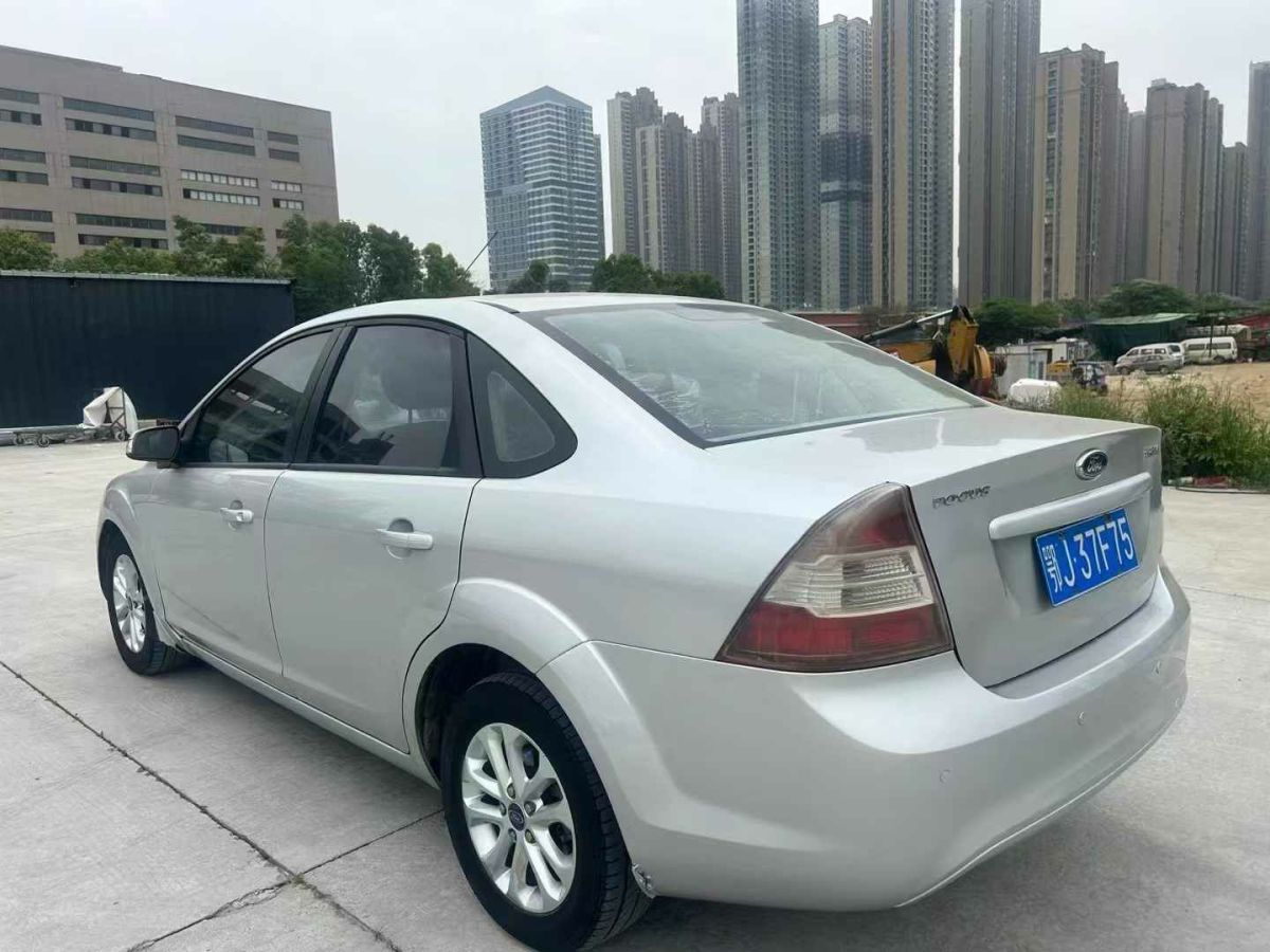 福特 ?？怂? 2013款 2.0T ST 標(biāo)準(zhǔn)版圖片