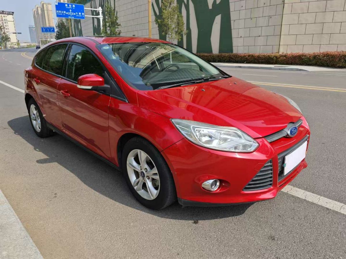 福特 福克斯  2013款 三廂經(jīng)典 1.8L 自動(dòng)基本型圖片