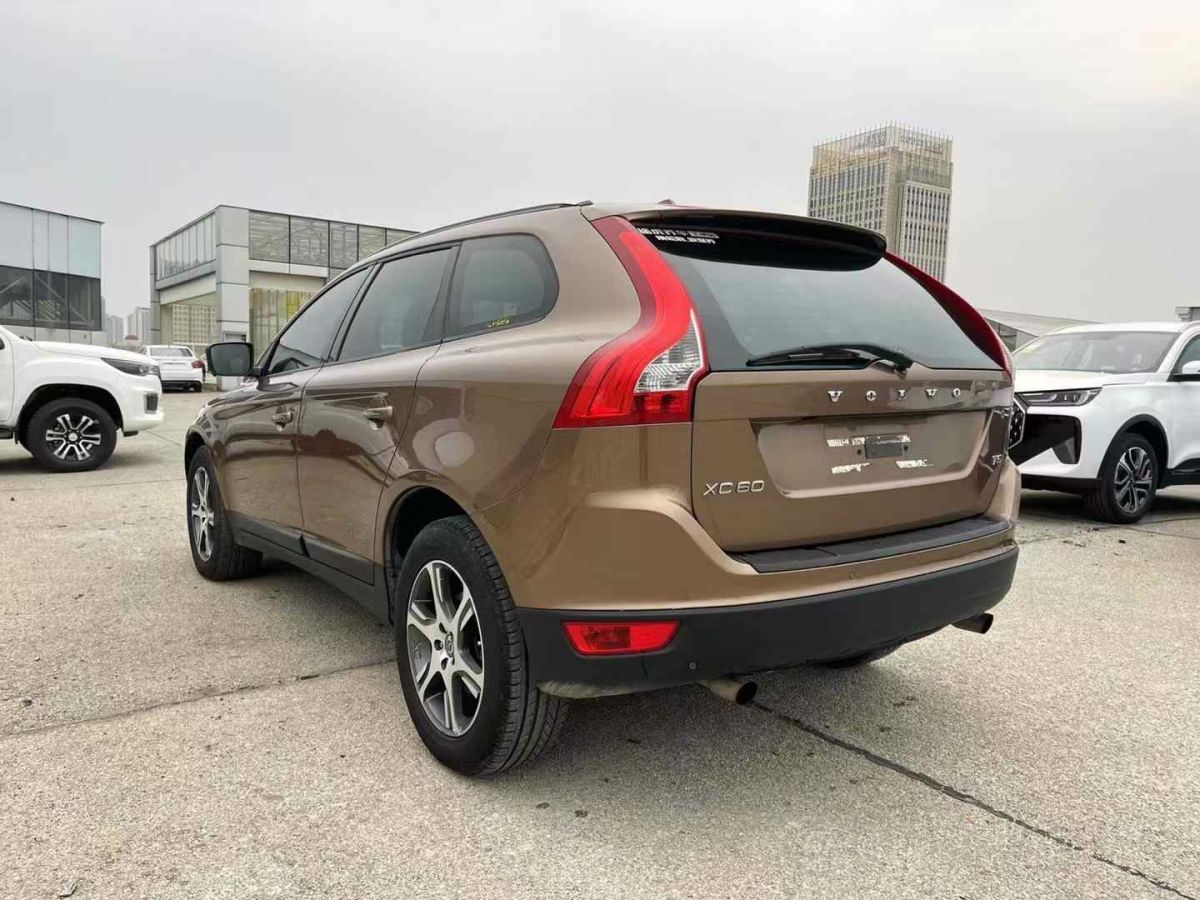 沃爾沃 XC60  2011款 2.0T R-Design 個(gè)性運(yùn)動(dòng)版圖片