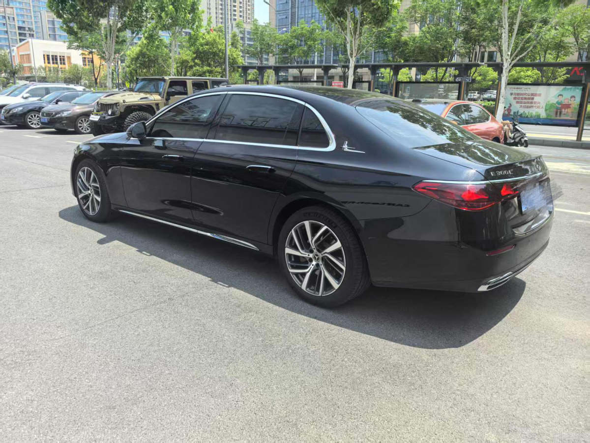 奔馳 奔馳E級(jí)  2024款 E 300 L 時(shí)尚型圖片