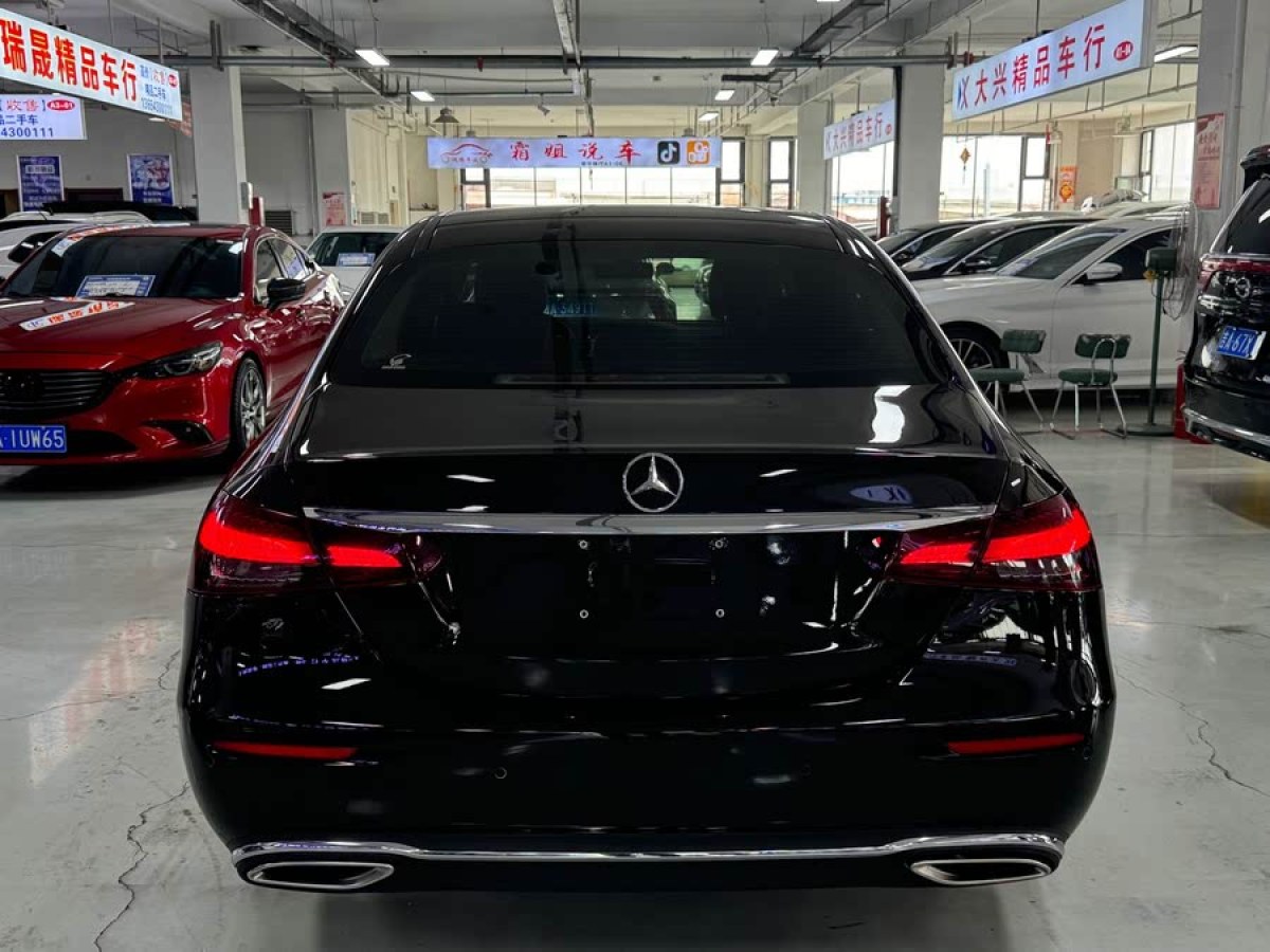 奔馳 奔馳E級  2022款 改款三 E 300 L 時尚型圖片