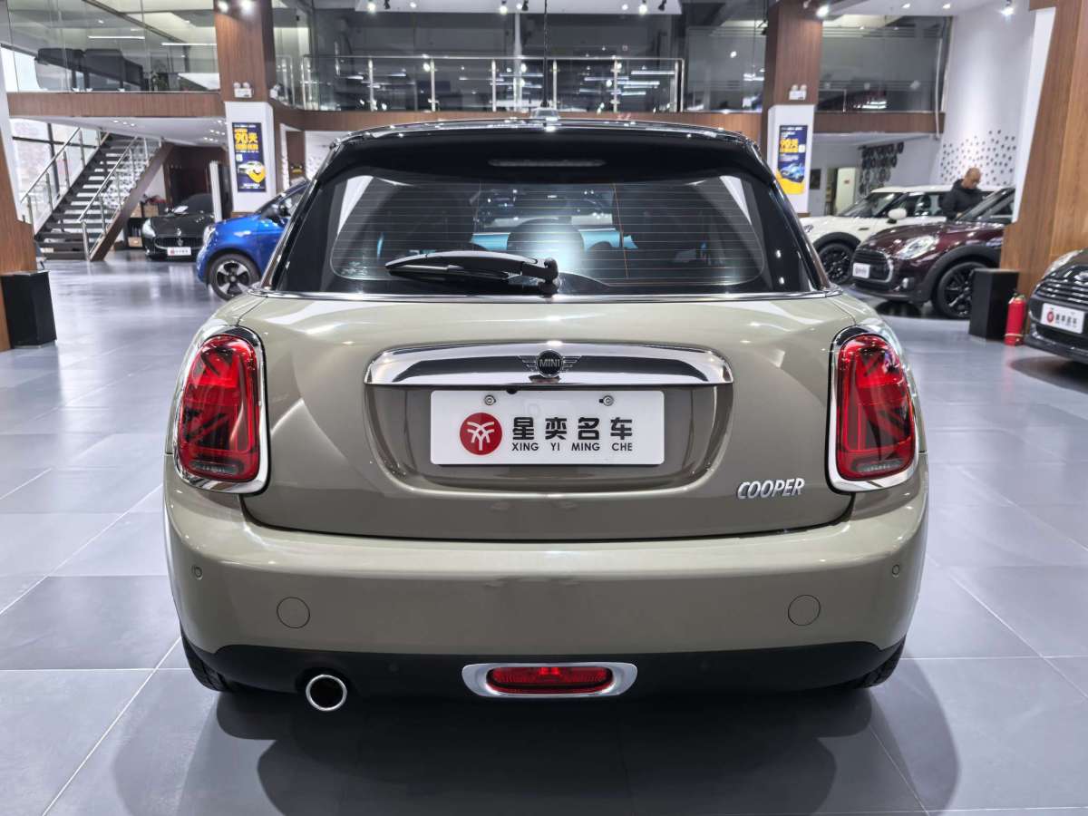 MINI MINI  2019款 1.5T COOPER 藝術(shù)家 五門版圖片