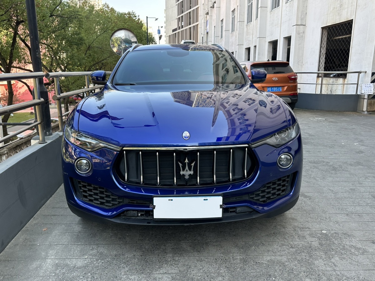 玛莎拉蒂 Levante  2019款  3.0T 350Hp 标准版图片