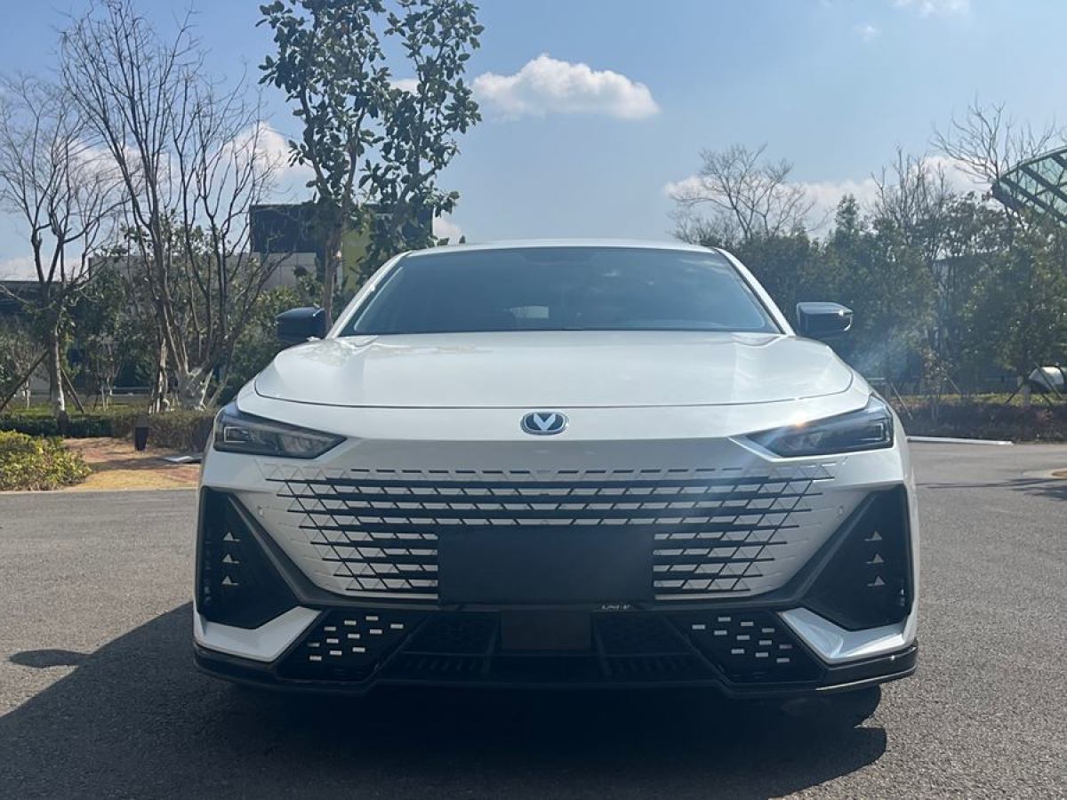 長安 長安UNI-V  2023款 1.5T 尊享型圖片