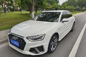 奧迪A4L 奧迪 40 TFSI 時(shí)尚動感型