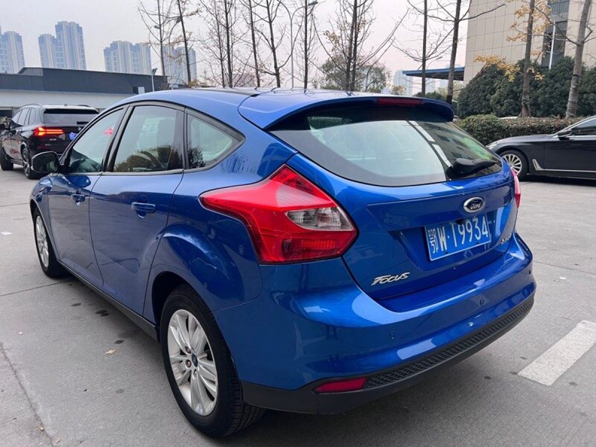 福特 ?？怂? 2012款 兩廂 1.6L 自動風尚型圖片