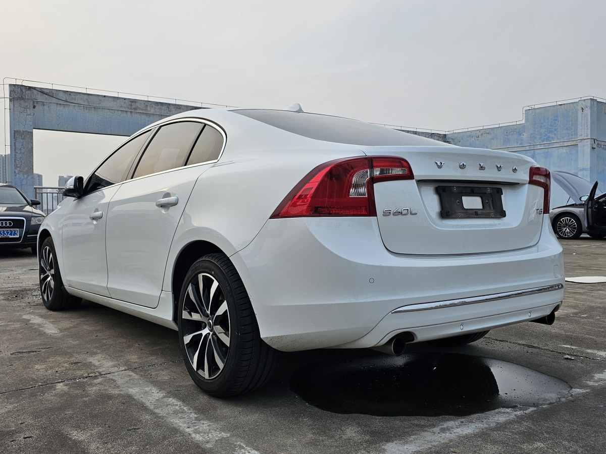 沃爾沃 S60  2014款 2.0T T5 個(gè)性運(yùn)動(dòng)版(改款)圖片