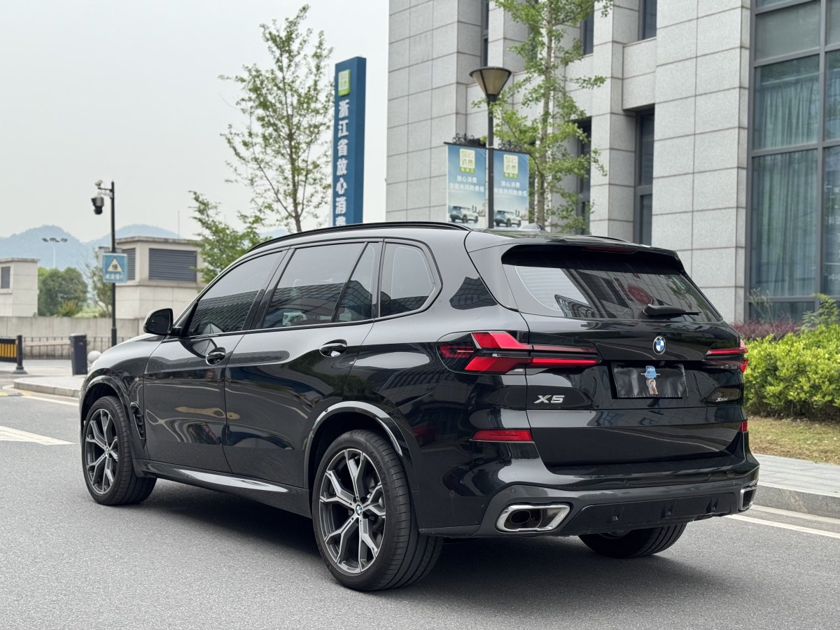 寶馬 寶馬X5  2023款 xDrive 30Li 尊享型M運(yùn)動(dòng)套裝圖片
