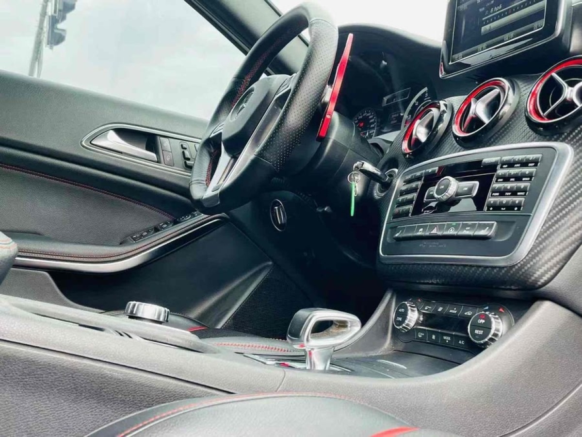 奔馳 奔馳A級(jí)AMG  2014款 AMG A 45 4MATIC圖片