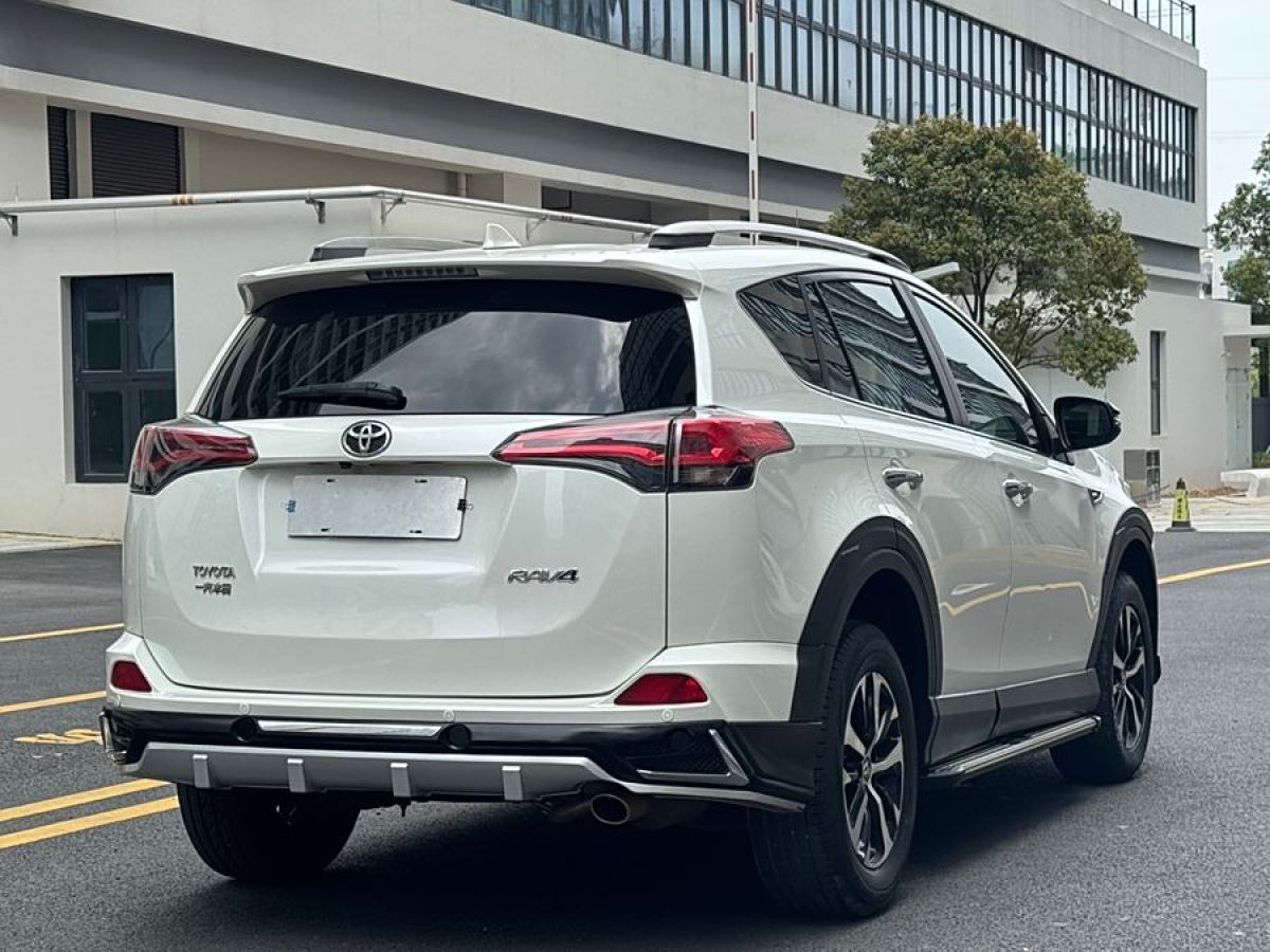 豐田 RAV4榮放  2018款 2.0L CVT兩驅(qū)風(fēng)尚X版圖片