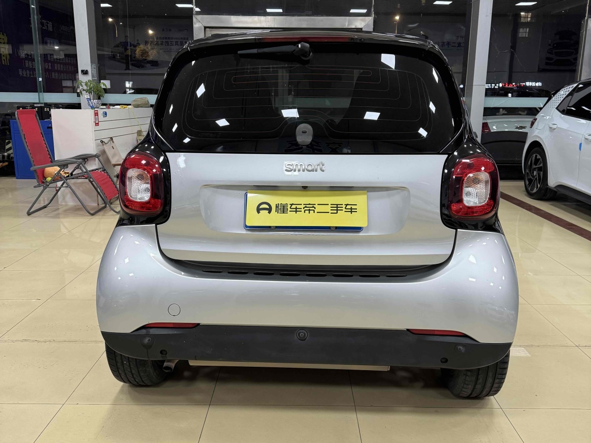 2017年11月smart fortwo  2017款 1.0L 52千瓦硬頂摯愛特別版