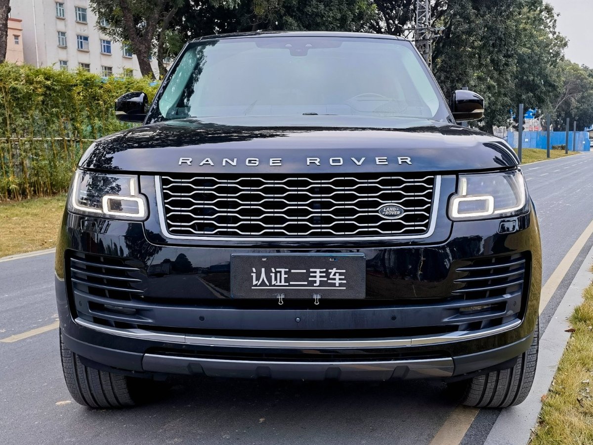 路虎 攬勝  2020款 3.0 L6 傳世加長(zhǎng)版圖片