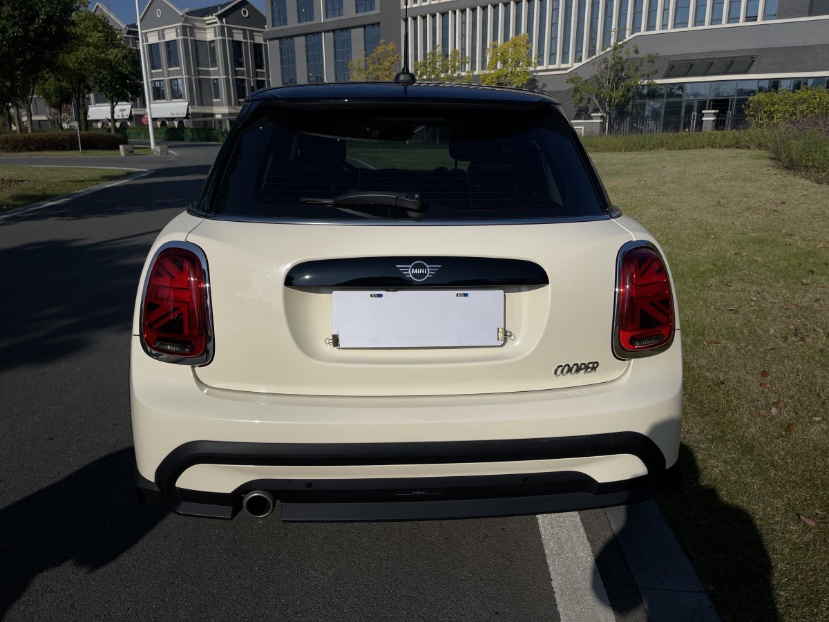 2021年6月MINI MINI  2022款 改款 1.5T COOPER 經(jīng)典派 五門版