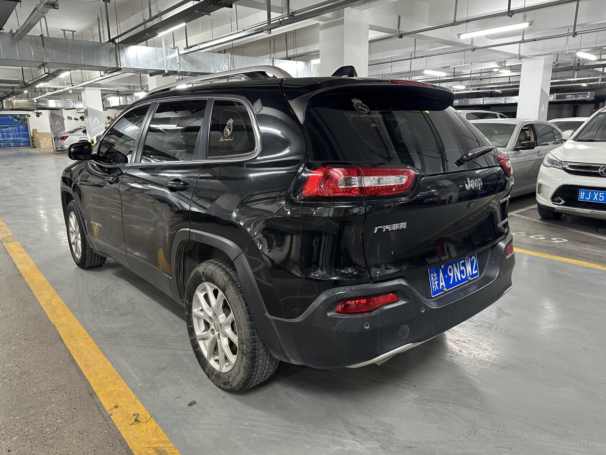 Jeep 自由光  2017款 2.0L 領(lǐng)先版圖片