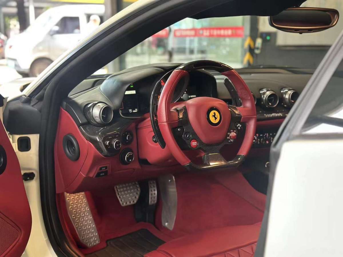 法拉利 F12berlinetta  2013款 6.3L 標(biāo)準(zhǔn)型圖片