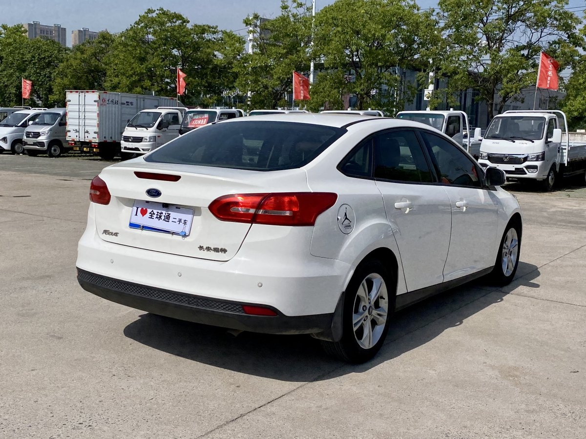 福特 ?？怂? 2015款 三廂 1.6L 自動(dòng)風(fēng)尚型圖片