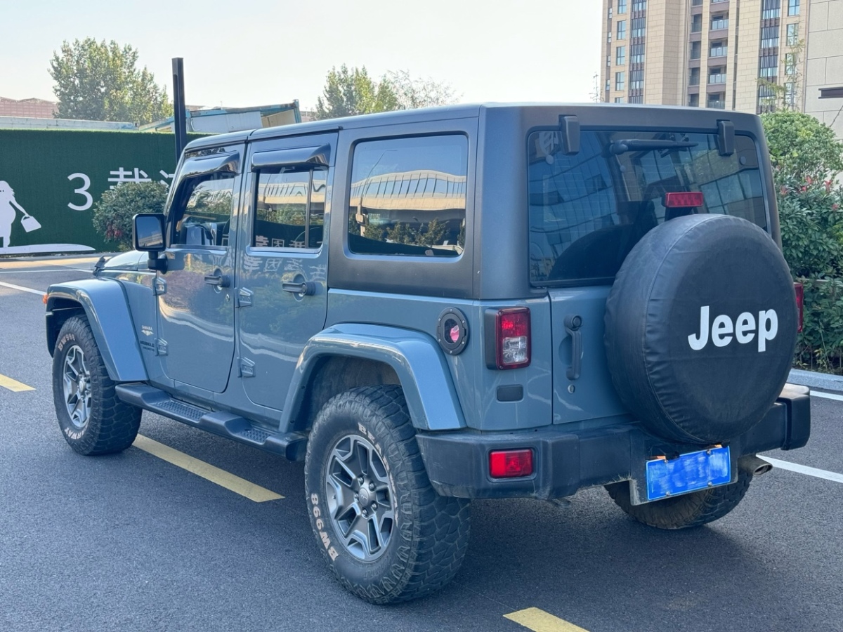 Jeep 牧馬人  2015款 3.0L Sahara 四門版圖片