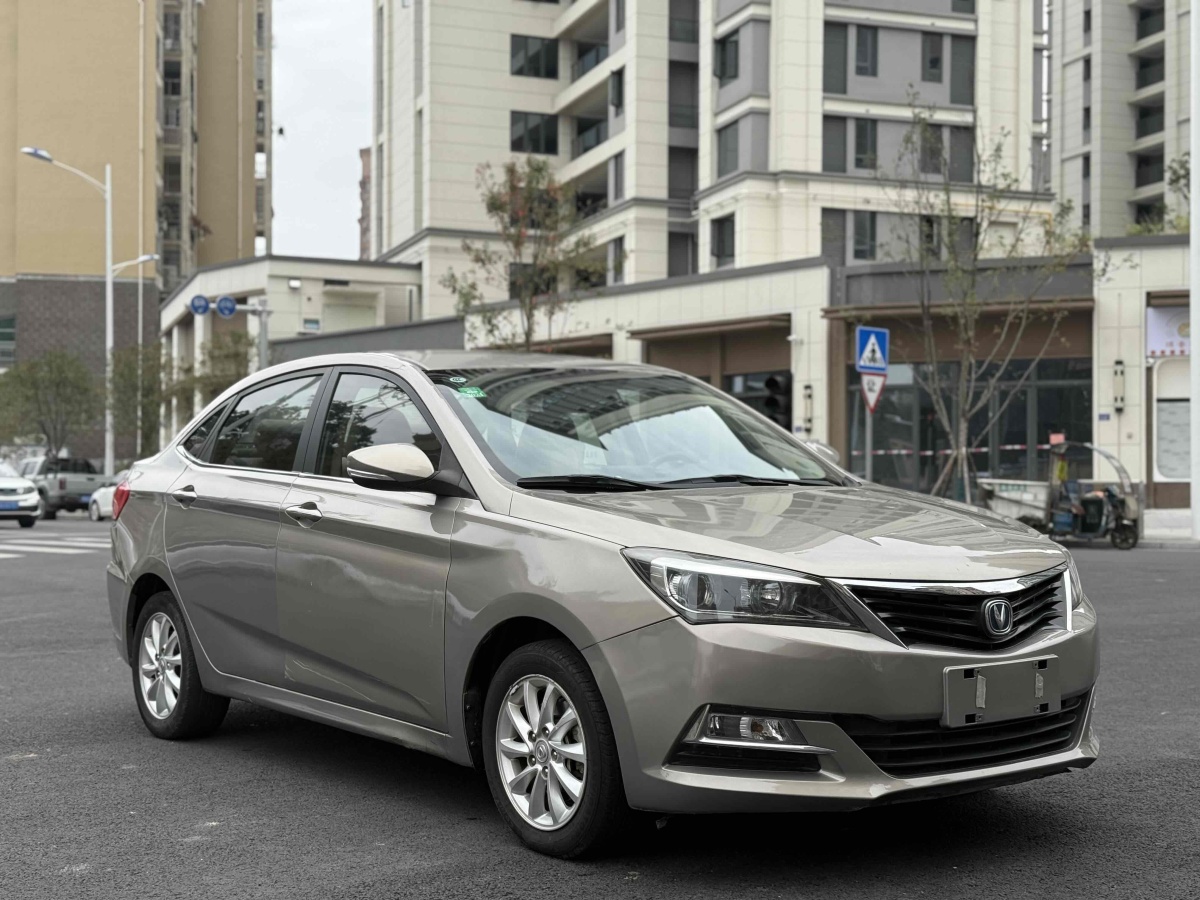 長(zhǎng)安 悅翔V7  2015款 1.6L 自動(dòng)樂(lè)享型 國(guó)V圖片