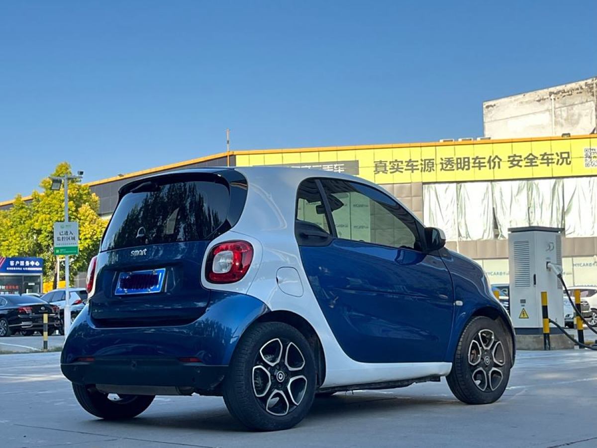 2018年8月smart fortwo  2018款 0.9T 66千瓦硬頂先鋒版