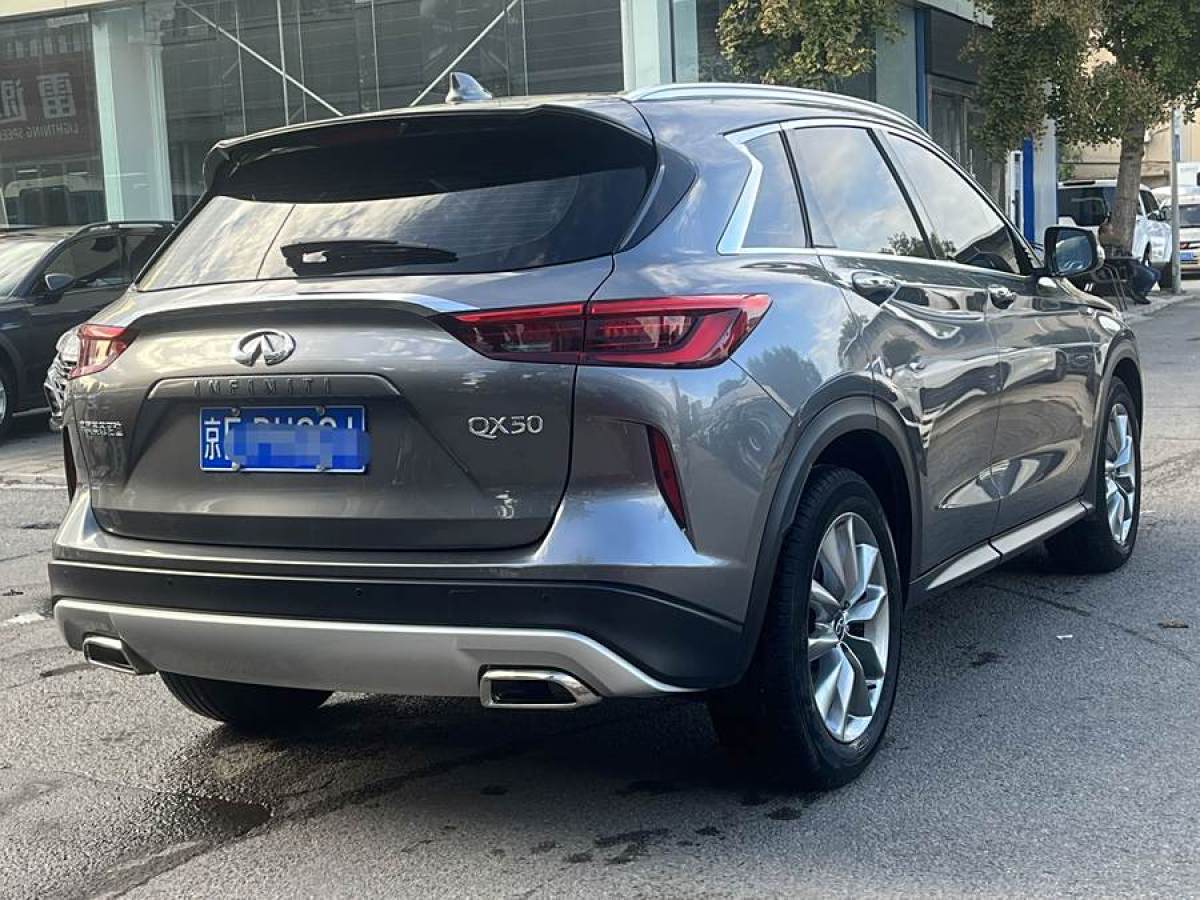 英菲尼迪 QX50  2020款 改款 2.0T 兩驅(qū)時尚版圖片