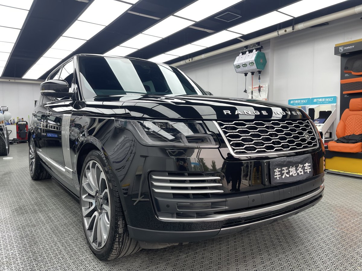 路虎 攬勝  2020款 3.0 L6 尊崇創(chuàng)世加長(zhǎng)版圖片