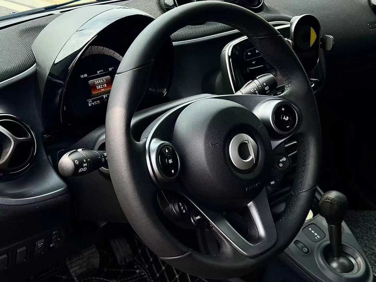 2019年11月smart fortwo  2019款 0.9T 66千瓦硬頂風擎版 國VI