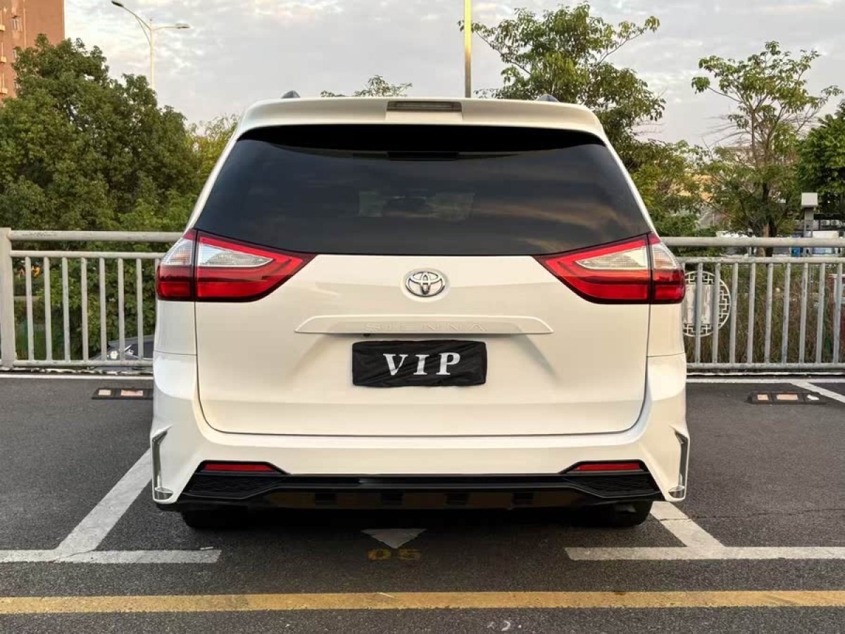 豐田 塞納  2015款 3.5L 兩驅(qū)LE圖片