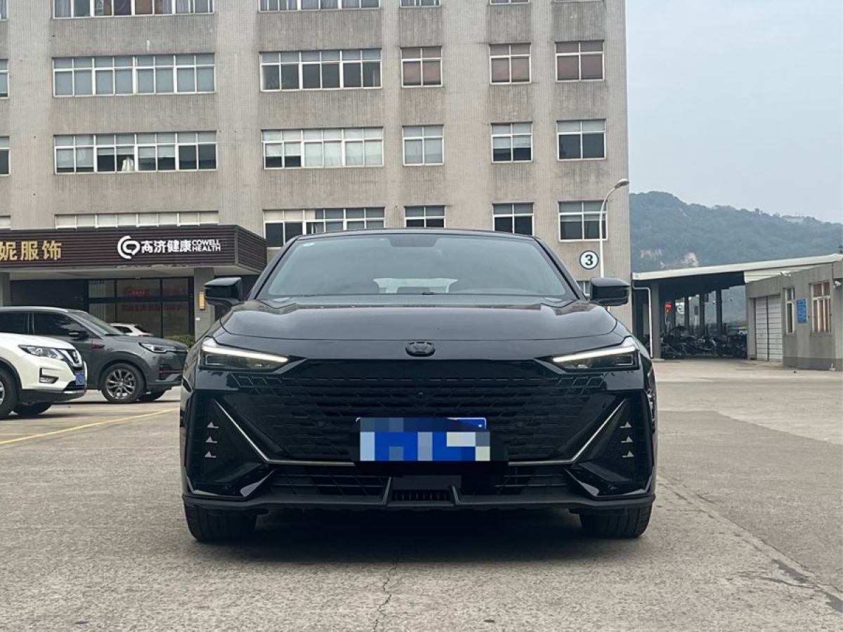 長安 長安UNI-V  2022款 1.5T 尊貴型圖片