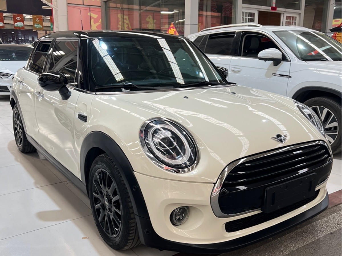 MINI MINI  2020款 1.5T COOPER 經(jīng)典派 五門絕色版圖片