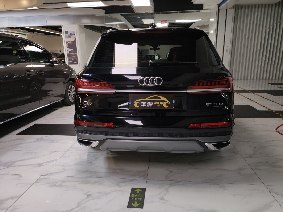 奧迪 奧迪Q7  2023款 55 TFSI quattro S line運(yùn)動(dòng)型圖片