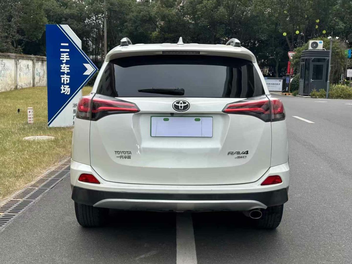 豐田 RAV4榮放  2018款 2.0L CVT兩驅(qū)風(fēng)尚X版圖片