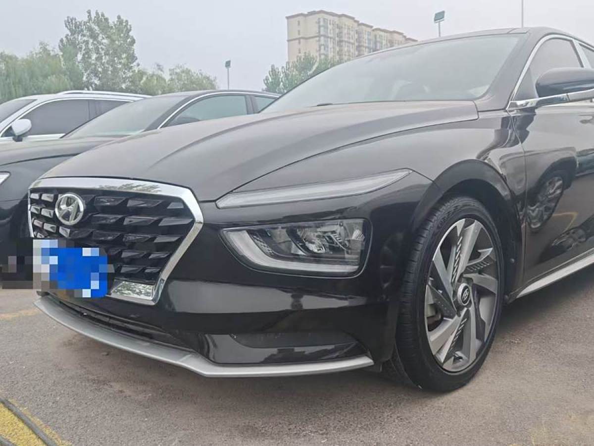 現(xiàn)代 名圖  2021款 1.8L CVT尊貴版LUX圖片