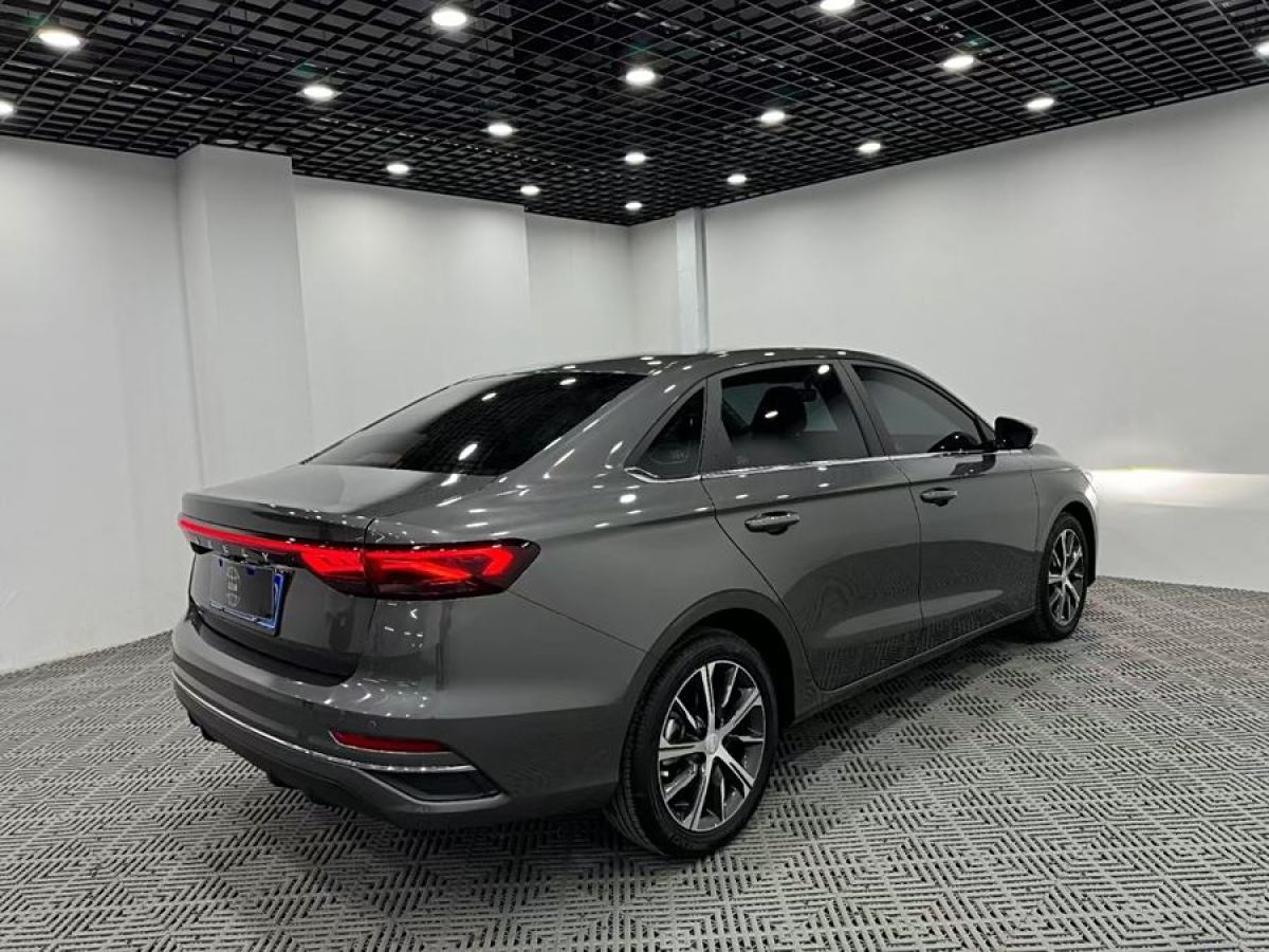 長(zhǎng)安 逸動(dòng)  2022款 PLUS 藍(lán)鯨NE 1.4T GDI DCT尊貴版圖片