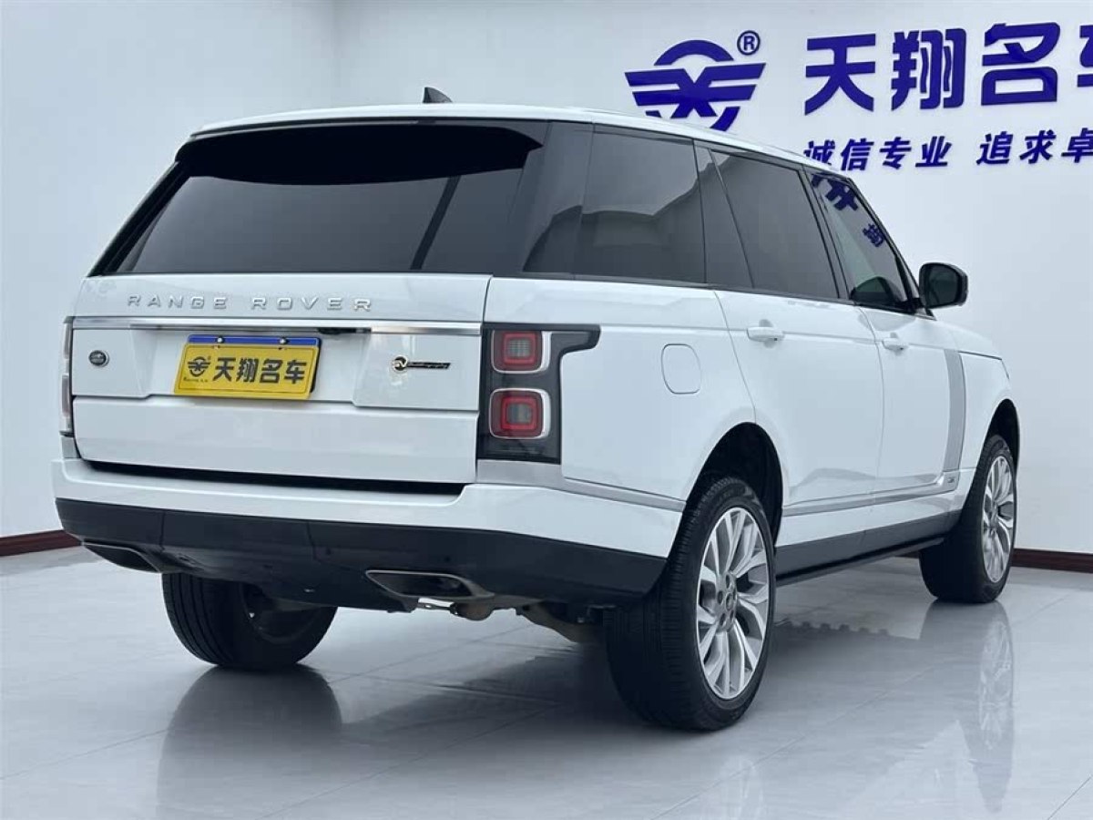 路虎 攬勝  2021款 3.0 L6 傳世加長(zhǎng)經(jīng)典版圖片
