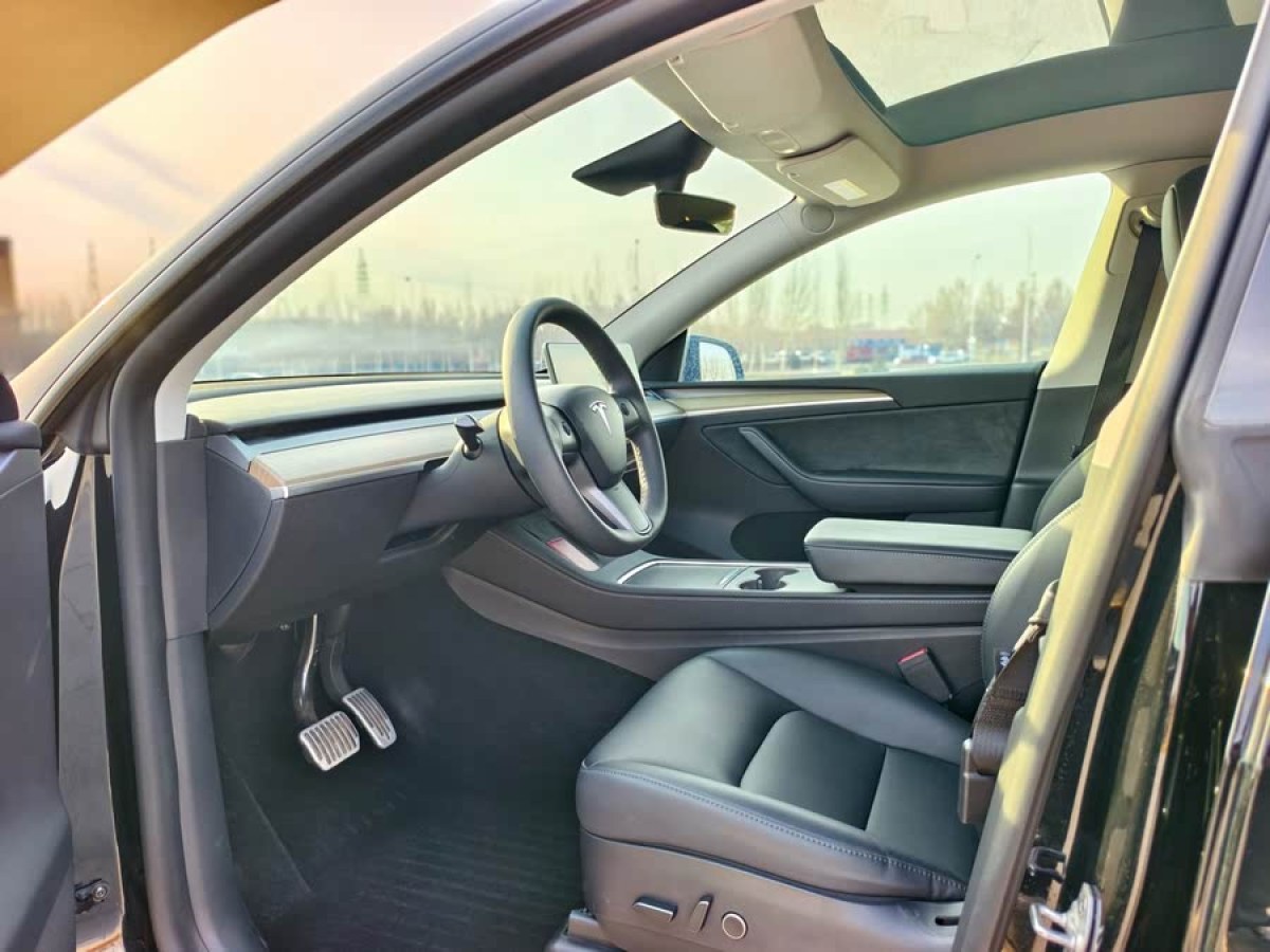 特斯拉 Model Y  2023款 長續(xù)航全輪驅(qū)動版圖片