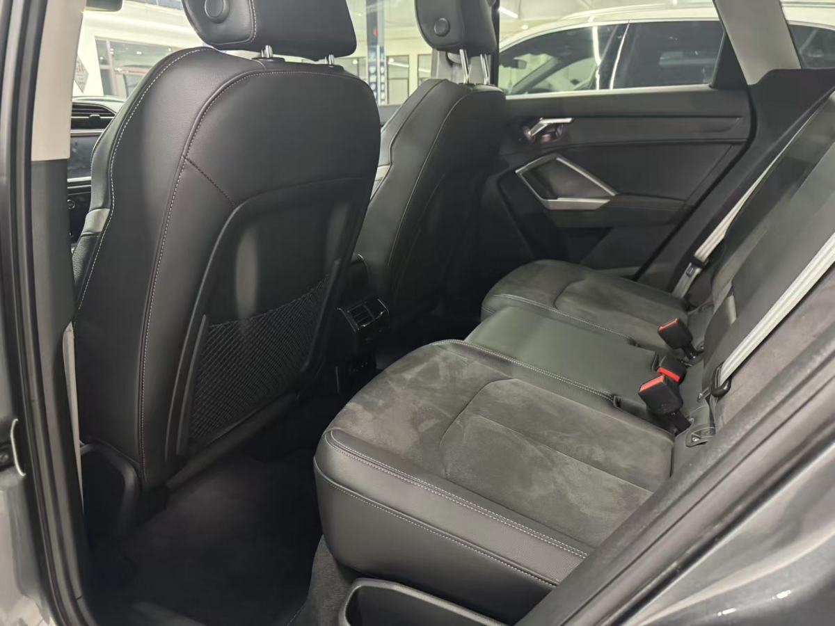 奧迪 奧迪Q3  2022款 35 TFSI 時(shí)尚動(dòng)感型圖片