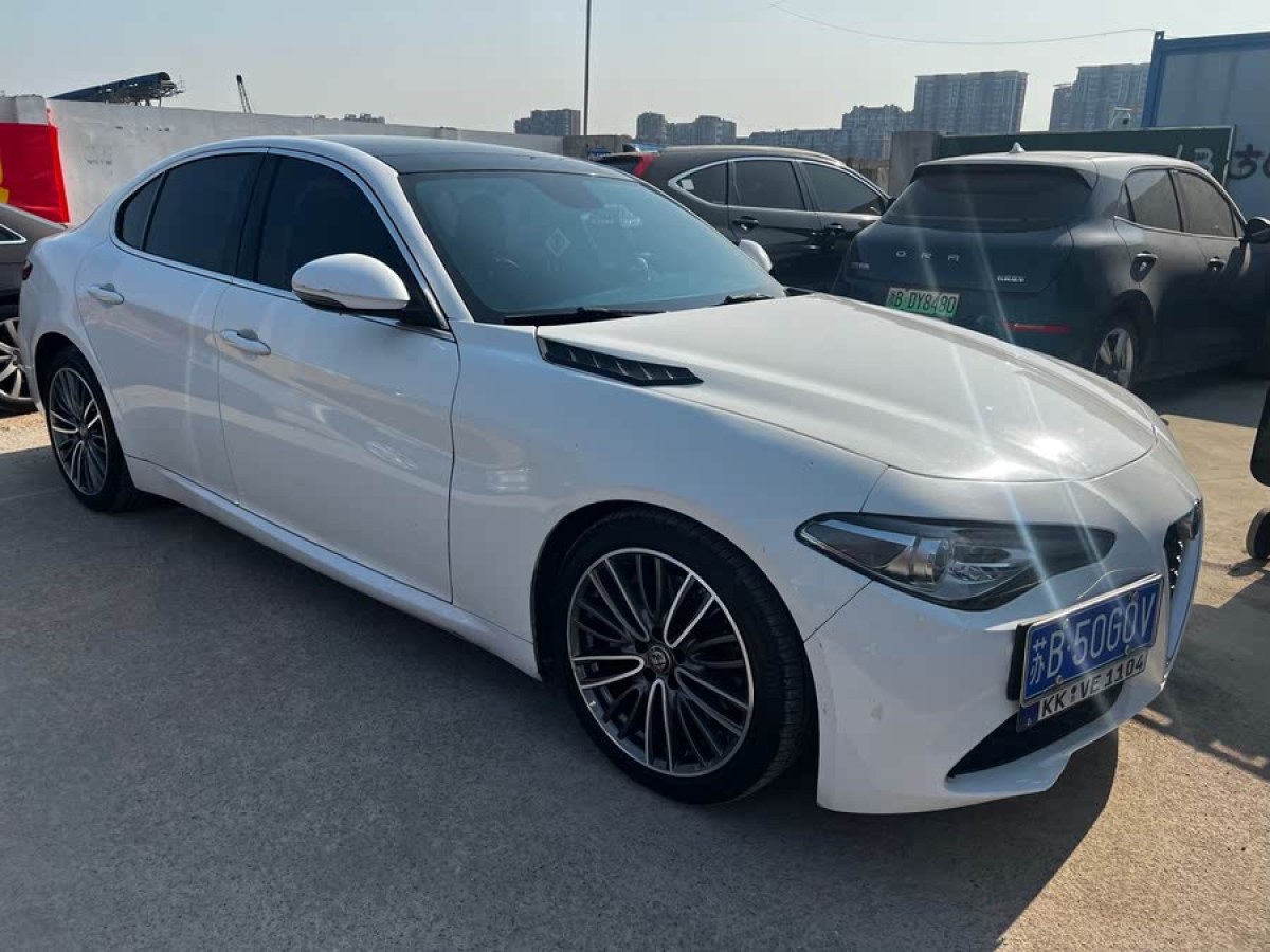 阿爾法·羅密歐 Giulia  2017款 2.0T 280HP 豪華版圖片