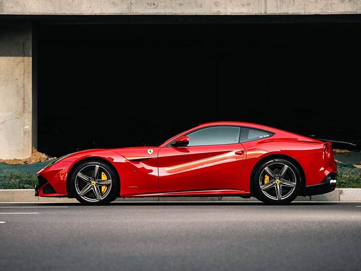 2017年7月法拉利 F12berlinetta  2013款 6.3L 標(biāo)準(zhǔn)型