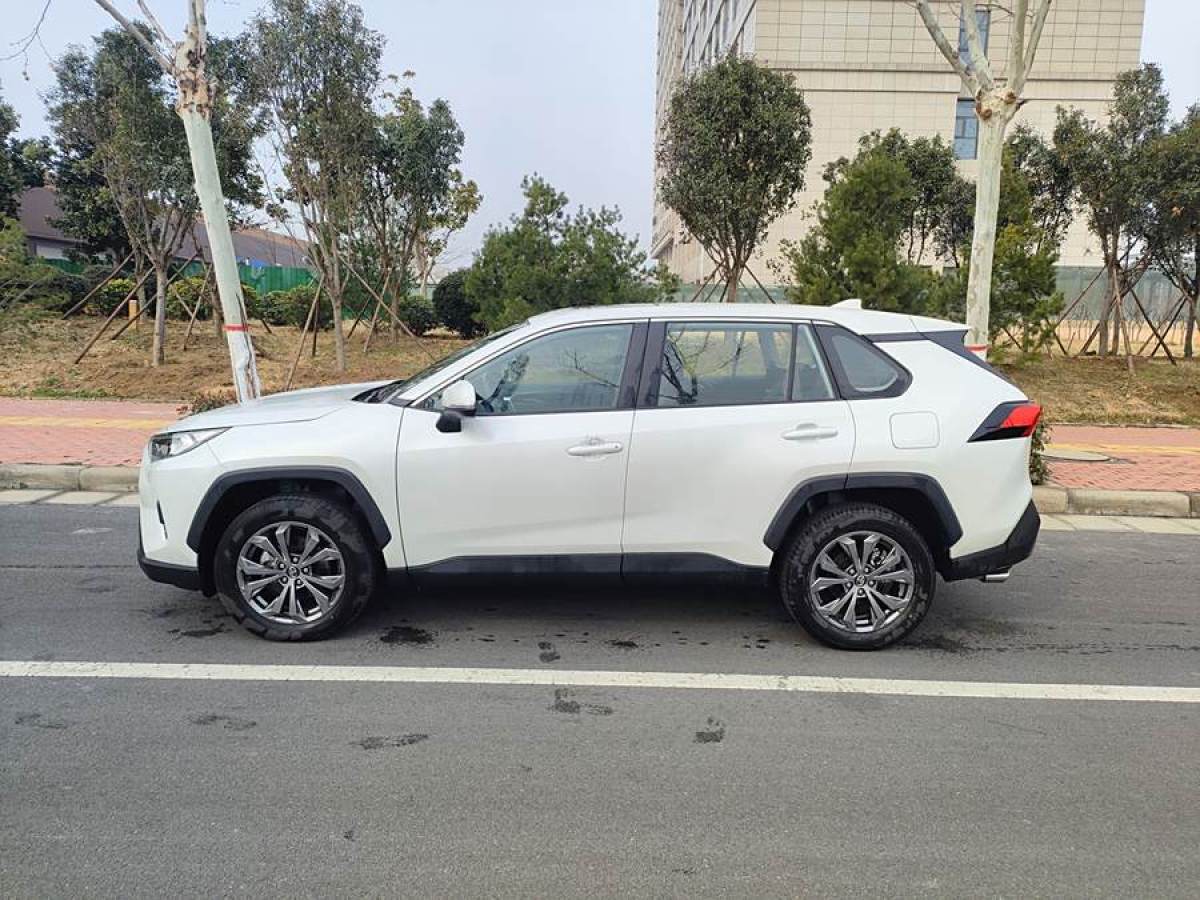 豐田 RAV4榮放  2023款 2.0L CVT兩驅(qū)風(fēng)尚版圖片