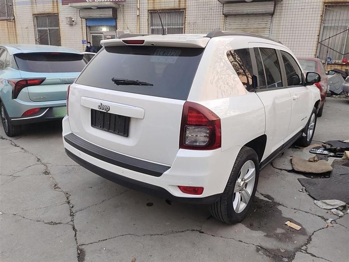 Jeep 指南者  2014款 2.0L 兩驅(qū)運(yùn)動版圖片